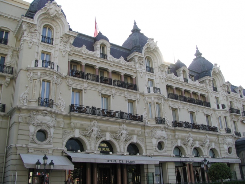 Substantial renovation of the Hotel de Paris